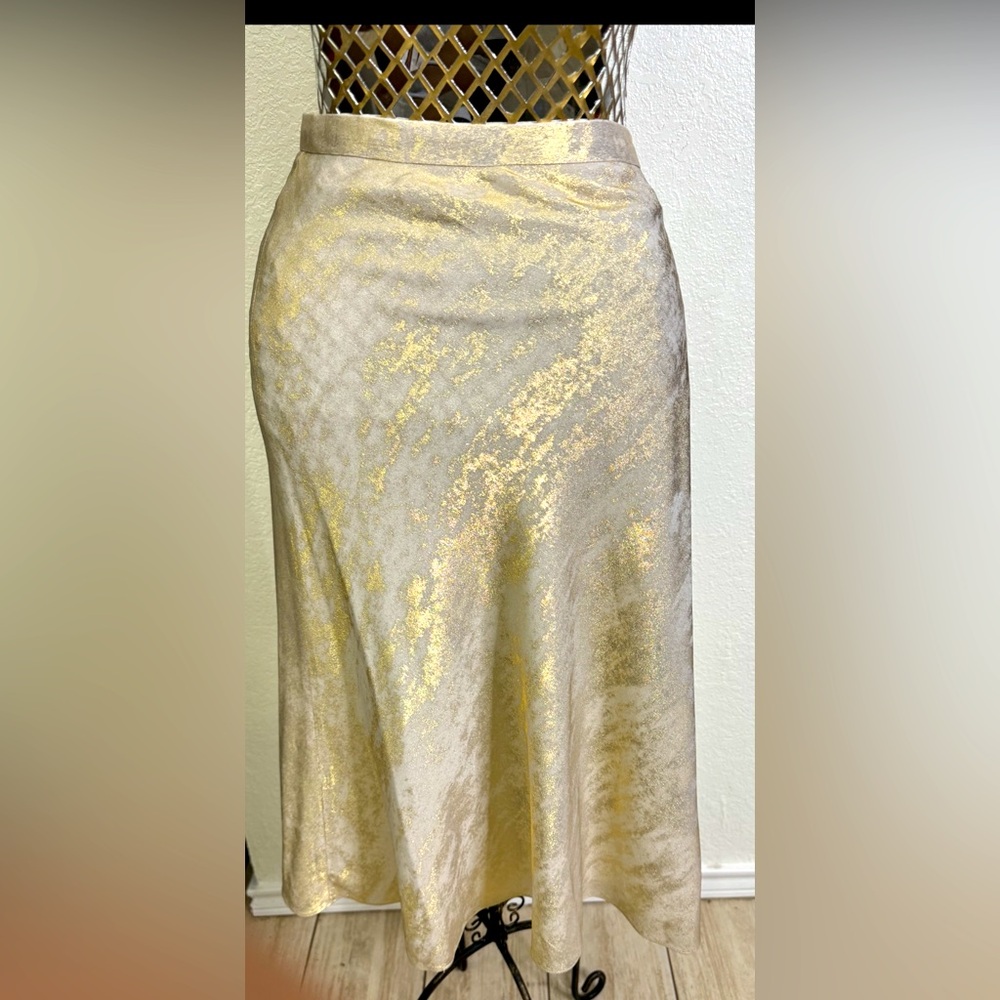 Beautiful Alex Marie size  16 Women’s Ivory Metallic Gold Lightweight Midi Skirt